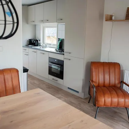 Veluwelodge Xl With Hot Tub 6 Persons Voorthuizen