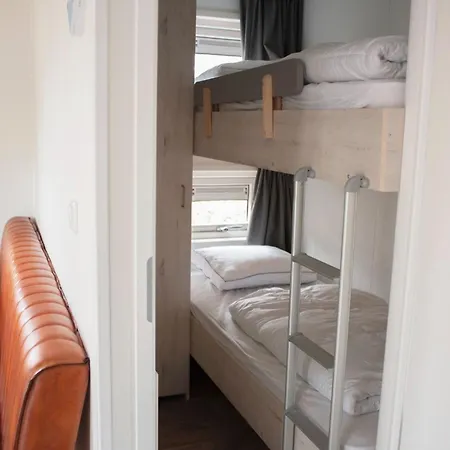 Camping Veluwelodge Xl With Hot Tub 6 Persons Voorthuizen