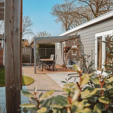 Kamp alanı Veluwelodge Xl With Hot Tub 6 Persons