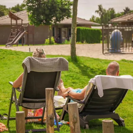 Campsite Veluwelodge Xl With Hot Tub 6 Persons Voorthuizen