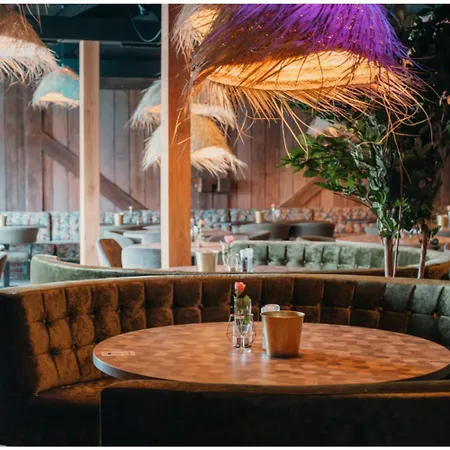 Veluwelodge Xl With Hot Tub 6 Persons Voorthuizen