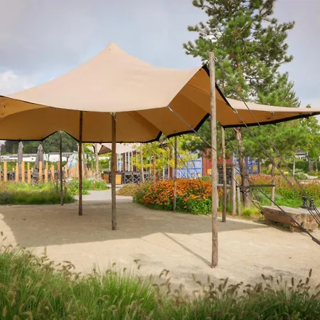 Campsite Veluwelodge Xl With Hot Tub 6 Persons Voorthuizen